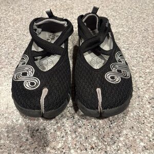 Ahnu Yoga Split Black Strappy Yoga Sport Shoes Flats Women's Size